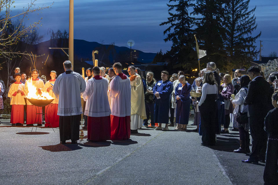 2026-StMary-EasterVigil (25 of 215).jpg